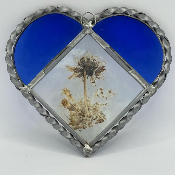 **3/$20** Vintage Heart Shaped Sun Catcher with Flower - Picture 2 of 7